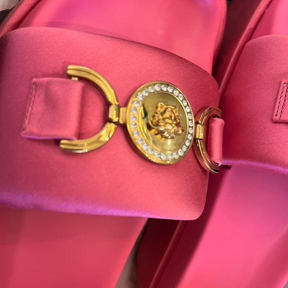 PFF ONLY 💕VERSACE Medusa Biggie Satin Platform Sandals size 37.5 (US 7) - Picture 9 of 16